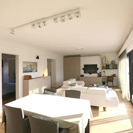 Appartement In Het Zoute With Sea Views *